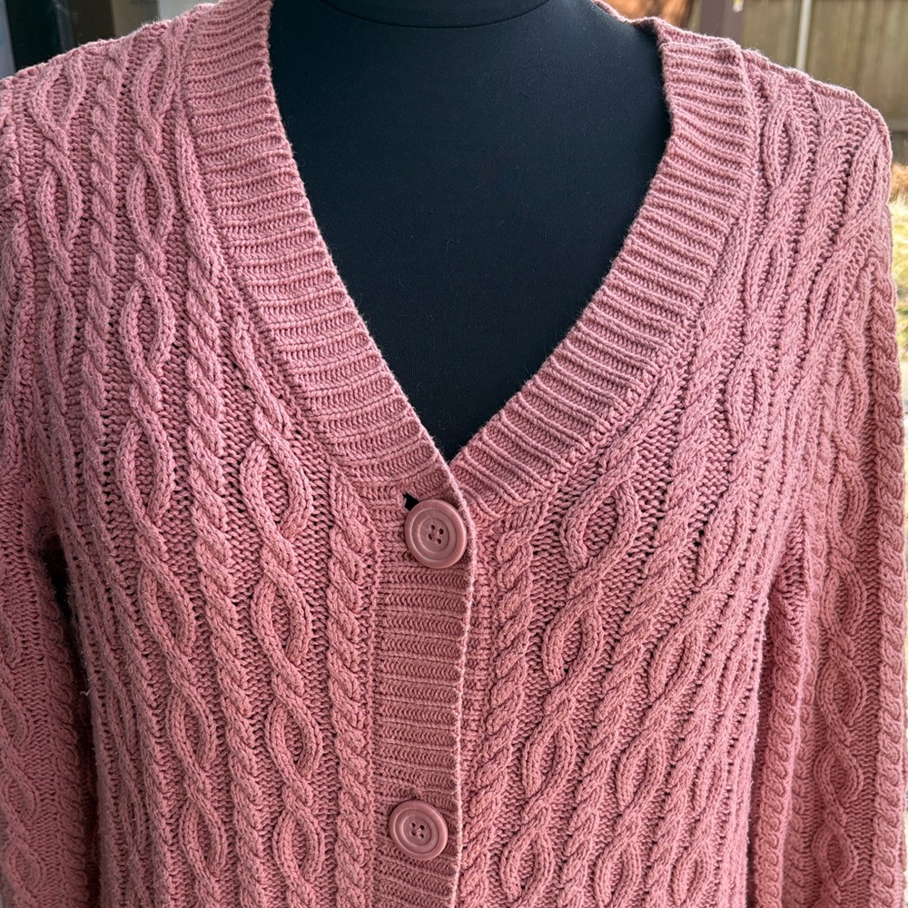 Elegant Rose Cable Knit Cardigan - Picture 3 of 5